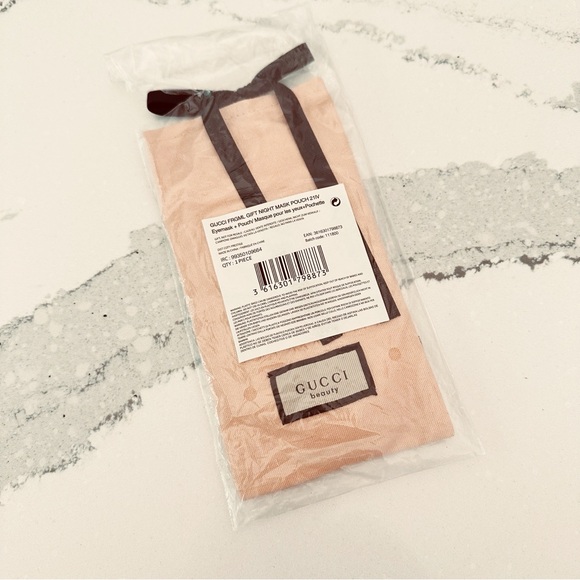 GUCCI Bloom Quilted Sleep Mask - Picture 4 of 8